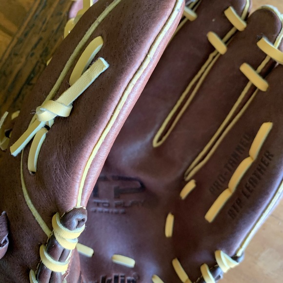 Baseball mitt - Picture 3 of 4